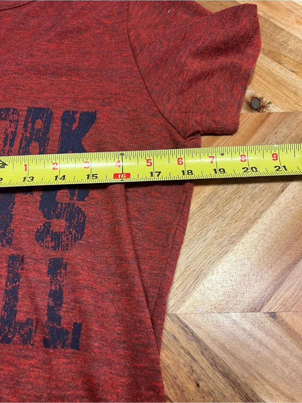 Team Apparel Women’s Red Heather New York Giants Graphic Tee - Picture 4 of 5